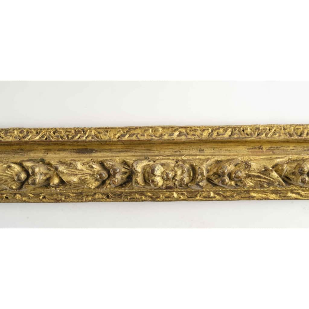 Cadre en bois sculpté doré d’époque Louis XIII | Biron Cadre en bois sculpté doré d'époque Louis XIII