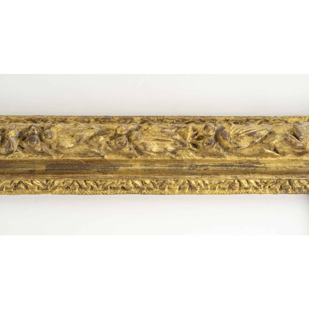 Cadre en bois sculpté doré d’époque Louis XIII | Biron Cadre en bois sculpté doré d'époque Louis XIII