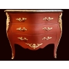 Commode de style Louis XV ouvrant par trois tiroirs en bois peint | Biron Commode de style Louis XV ouvrant par trois tiroirs en bois peint