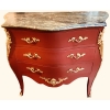 Commode de style Louis XV ouvrant par trois tiroirs en bois peint | Biron Commode de style Louis XV ouvrant par trois tiroirs en bois peint