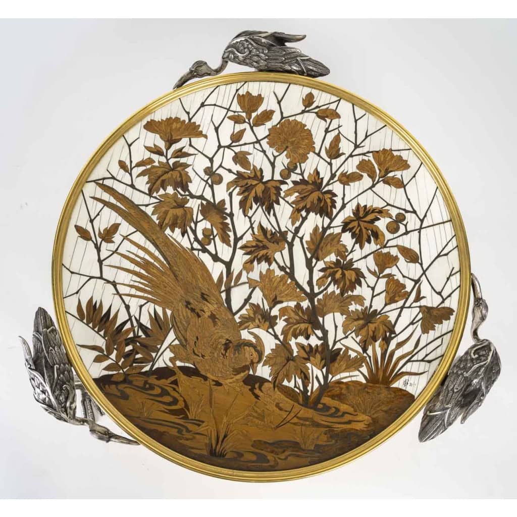 Alphonse Giroux Et Duvinage, Grande Coupe Japonisante Aux hérons En Marqueterie Et Cloisonné | Biron Alphonse Giroux Et Duvinage, Grande Coupe Japonisante Aux hérons En Marqueterie Et Cloisonné