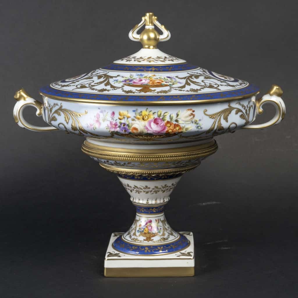 Le Tallec : » Grande Coupe Sur Pied Couverte Baron Jourdan Bleu « | Biron |||||||||||