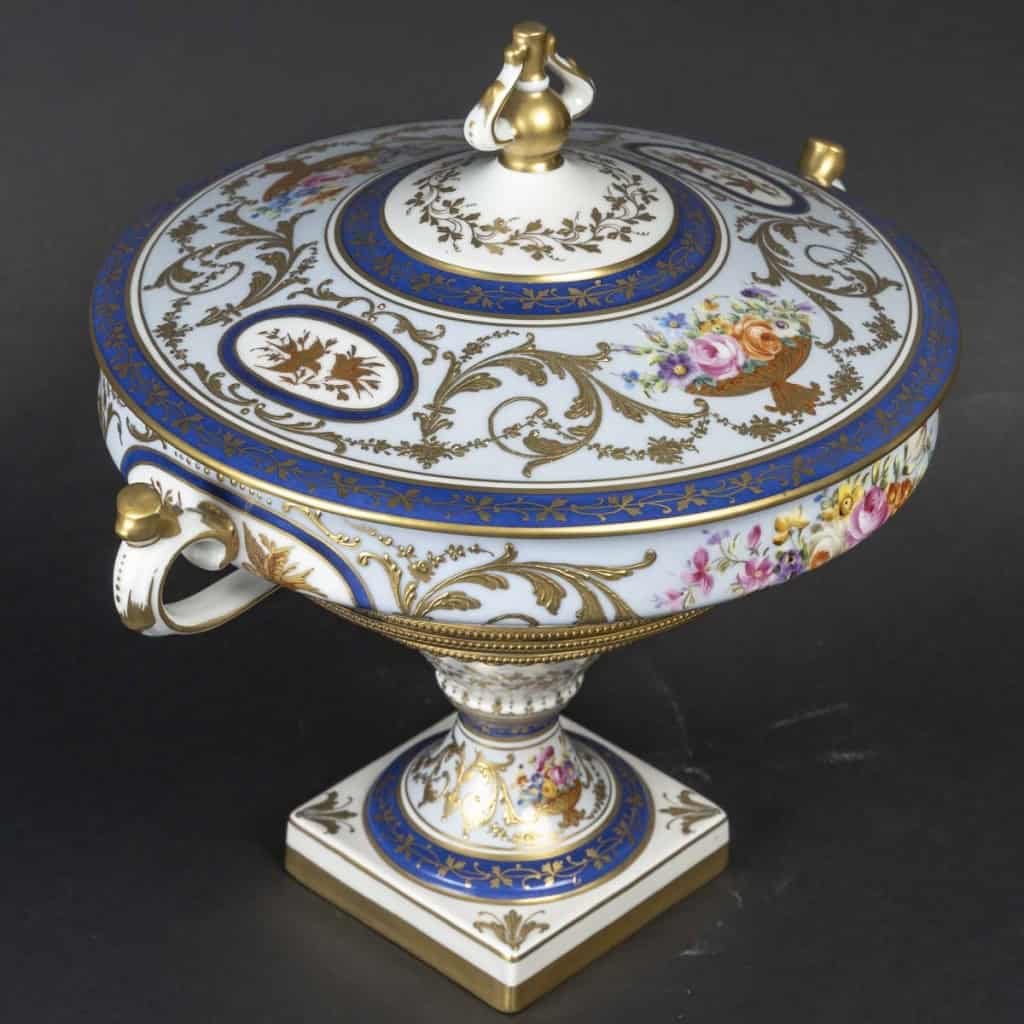 Le Tallec : » Grande Coupe Sur Pied Couverte Baron Jourdan Bleu « | Biron Le Tallec : " Grande Coupe Sur Pied Couverte Baron Jourdan Bleu "