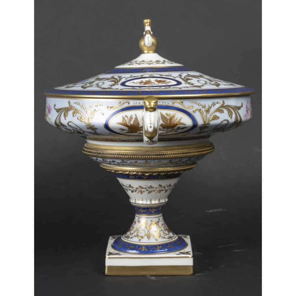 Le Tallec : » Grande Coupe Sur Pied Couverte Baron Jourdan Bleu « | Biron Le Tallec : " Grande Coupe Sur Pied Couverte Baron Jourdan Bleu "