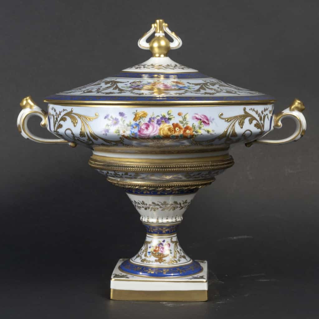 Le Tallec : » Grande Coupe Sur Pied Couverte Baron Jourdan Bleu « | Biron Le Tallec : " Grande Coupe Sur Pied Couverte Baron Jourdan Bleu "