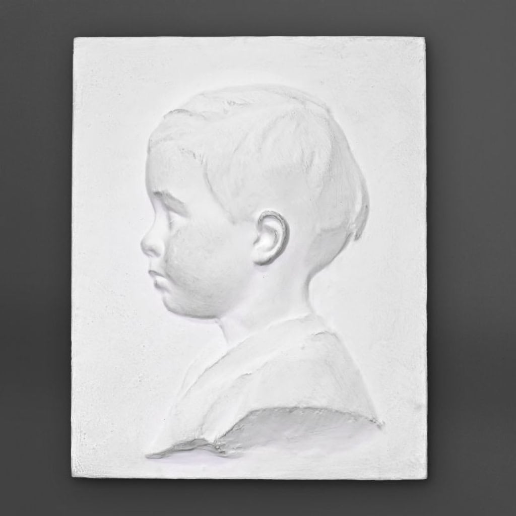 Paire de profil d’enfant en plâtre, XXème siècle. | Biron Paire de profil d’enfant en plâtre, XXème siècle.