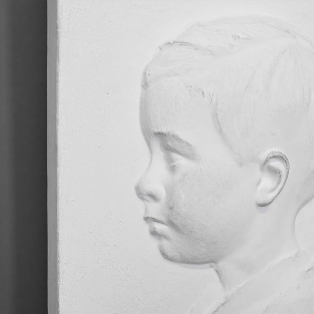 Paire de profil d’enfant en plâtre, XXème siècle. | Biron Paire de profil d’enfant en plâtre, XXème siècle.