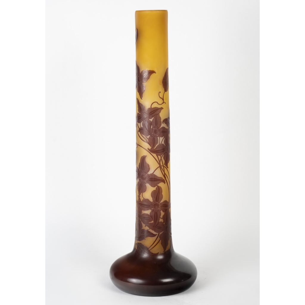 émile Gallé – Grand Vase Tube Dit « pied D’éléphant » Aux Clématites, Pâte De Verre Art Nouveau | Biron |||||||