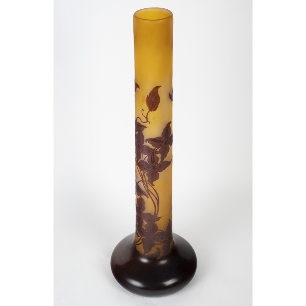 émile Gallé – Grand Vase Tube Dit « pied D’éléphant » Aux Clématites, Pâte De Verre Art Nouveau | Biron émile Gallé - Grand Vase Tube Dit « pied D’éléphant » Aux Clématites, Pâte De Verre Art Nouveau