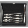ORFÈVRE MERITE – ENSEMBLE DE 36 COUTEAUX EN NACRE ET ARGENT FIN XIXE | Biron ORFÈVRE MERITE - ENSEMBLE DE 36 COUTEAUX EN NACRE ET ARGENT FIN XIXE