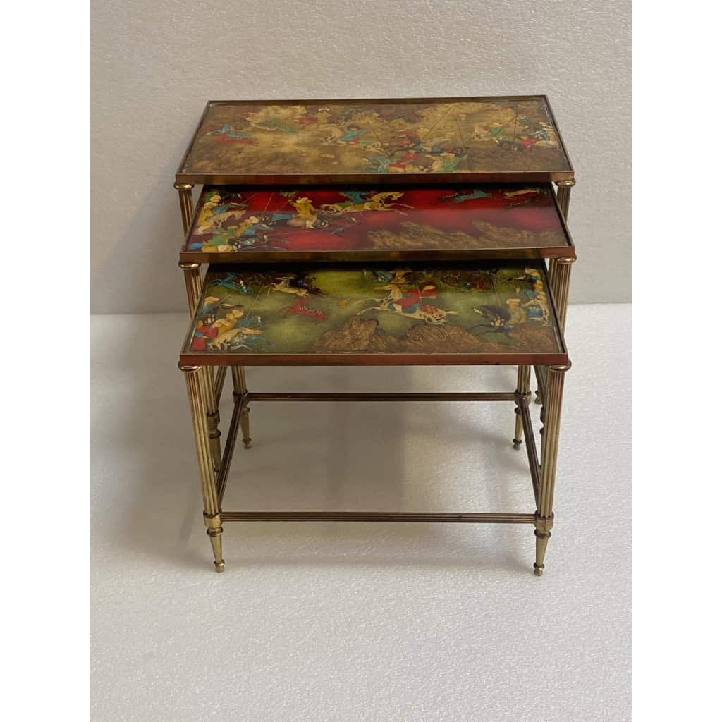 1950′ Série De 3 Tables Gigognes Avec Peintures Guerriers Mongols Maison Baguès En Bronze Doré, 3 Plateaux | Biron |||||||||||||