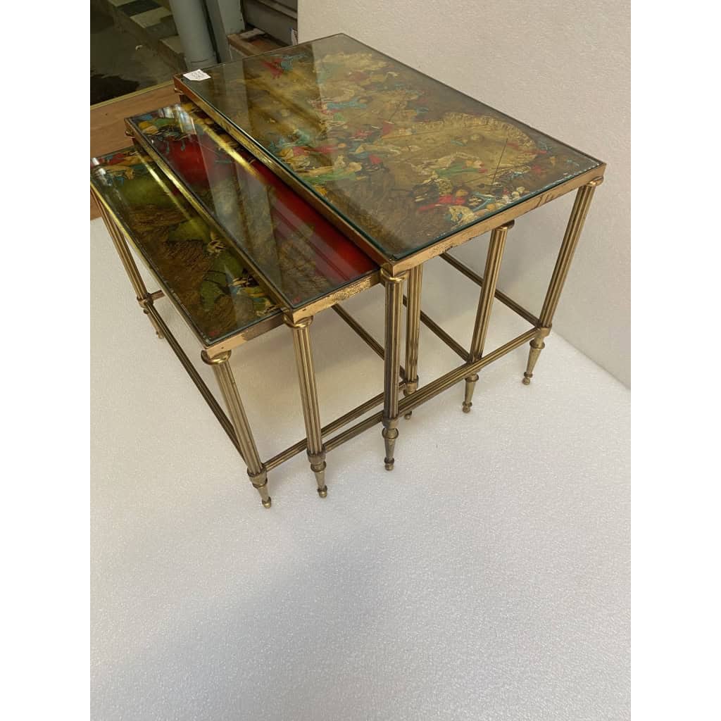 1950′ Série De 3 Tables Gigognes Avec Peintures Guerriers Mongols Maison Baguès En Bronze Doré, 3 Plateaux | Biron 1950′ Série De 3 Tables Gigognes Avec Peintures Guerriers Mongols Maison Baguès En Bronze Doré, 3 Plateaux