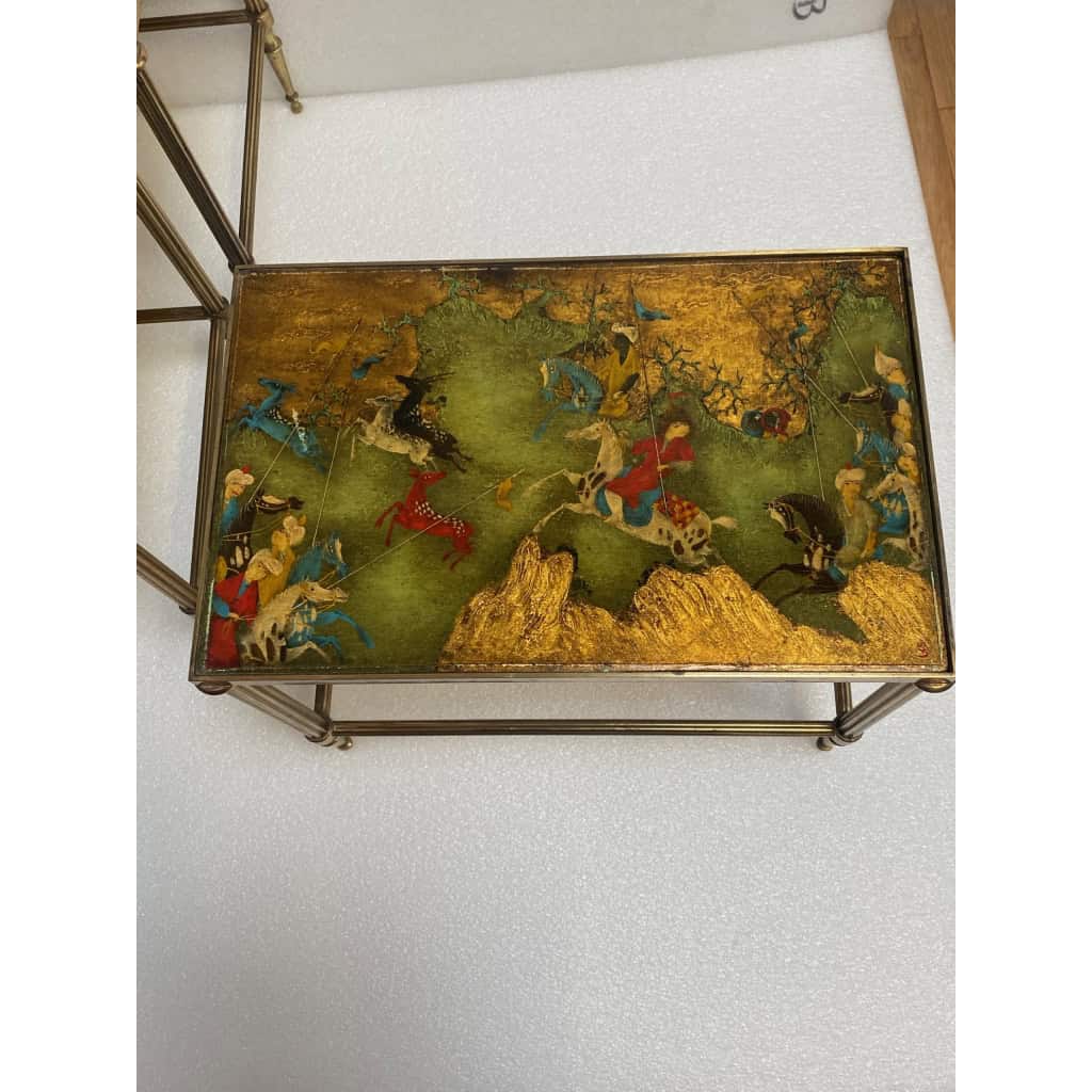 1950′ Série De 3 Tables Gigognes Avec Peintures Guerriers Mongols Maison Baguès En Bronze Doré, 3 Plateaux | Biron 1950′ Série De 3 Tables Gigognes Avec Peintures Guerriers Mongols Maison Baguès En Bronze Doré, 3 Plateaux