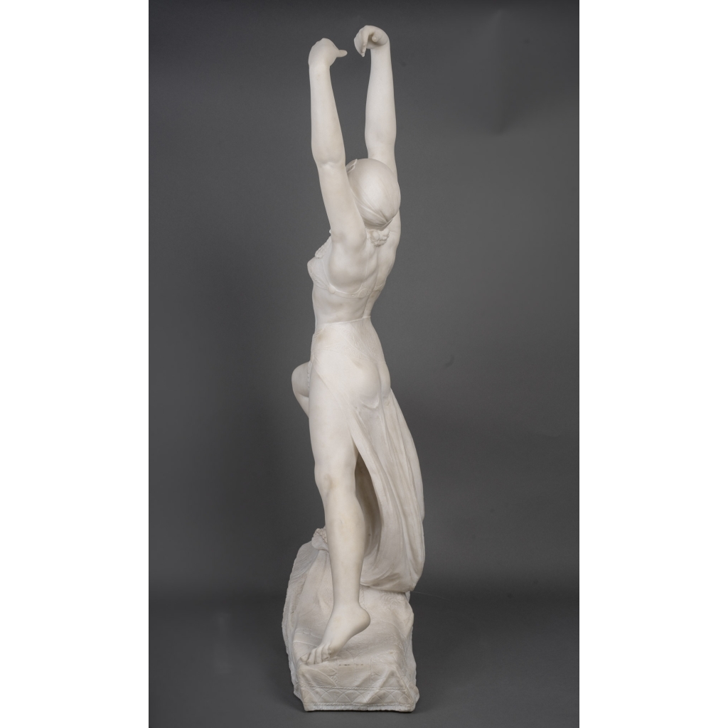 Alfredo Morelli – Danseuse égyptienne, Sculpture De 92 Cm En Marbre Blanc De Carrare, Art Déco | Biron Alfredo Morelli - Danseuse égyptienne, Sculpture De 92 Cm En Marbre Blanc De Carrare, Art Déco