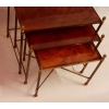 1970′ Série De 3 Tables Gigognes Maison Baguès En Bronze Doré, 3 Plateaux Bakélite Façon Ambré