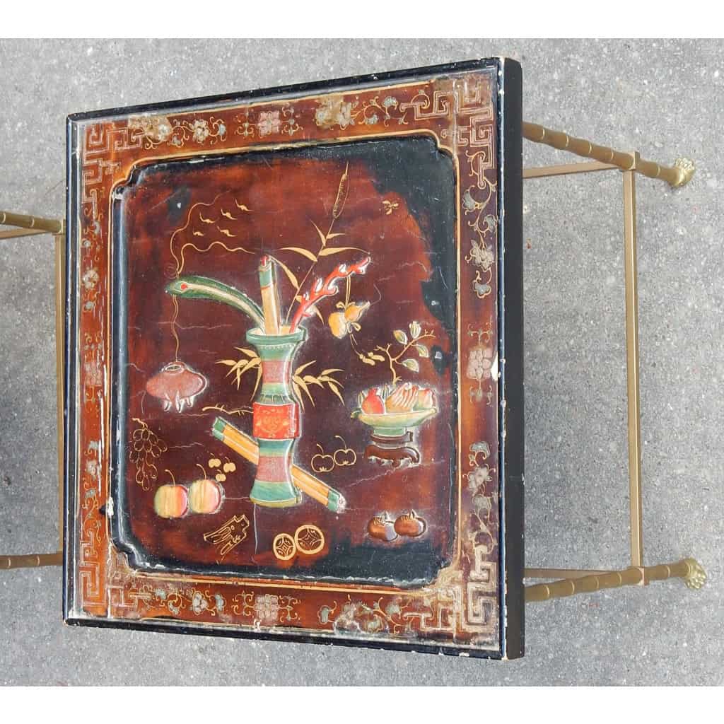 1950/70′ Paire de Bouts de Canapés Bronze Décor Bambou, Plateau Laque de Chine Style Maison Baguès | Biron 1950/70′ Paire de Bouts de Canapés Bronze Décor Bambou, Plateau Laque de Chine Style Maison Baguès