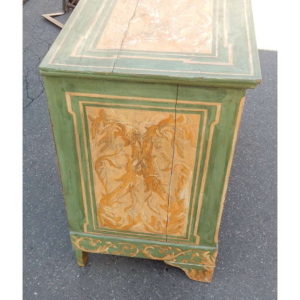 1820′ Commode En Bois Peint Décor à l’Antique