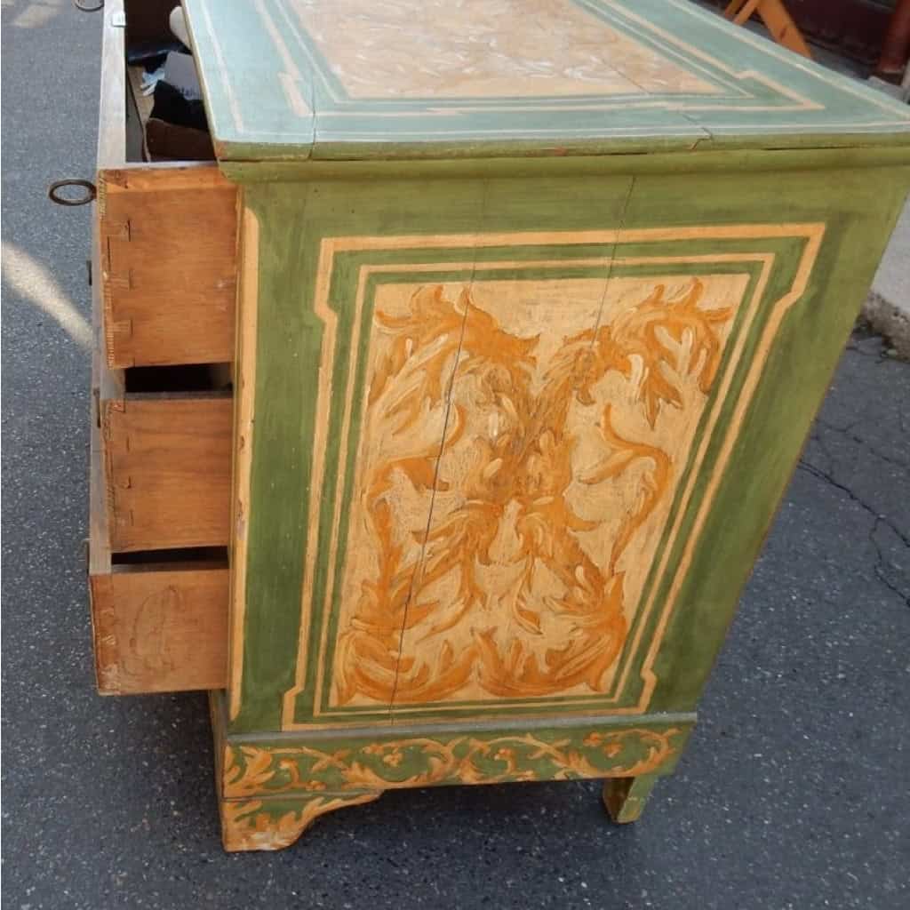 1820′ Commode En Bois Peint Décor à l’Antique