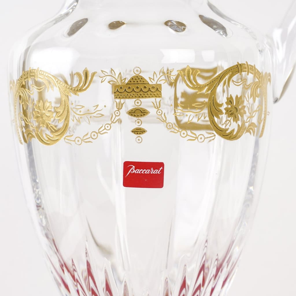 Broc Pichet "Imperator" cristal blanc gravé et doré de BACCARAT Broc Pichet "Imperator" cristal blanc gravé et doré de BACCARAT