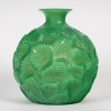 Vase « Ormeaux » verre vert jade de René LALIQUE | Biron Vase "Ormeaux" verre vert jade de René LALIQUE