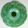 Vase « Ormeaux » verre vert jade de René LALIQUE | Biron Vase "Ormeaux" verre vert jade de René LALIQUE