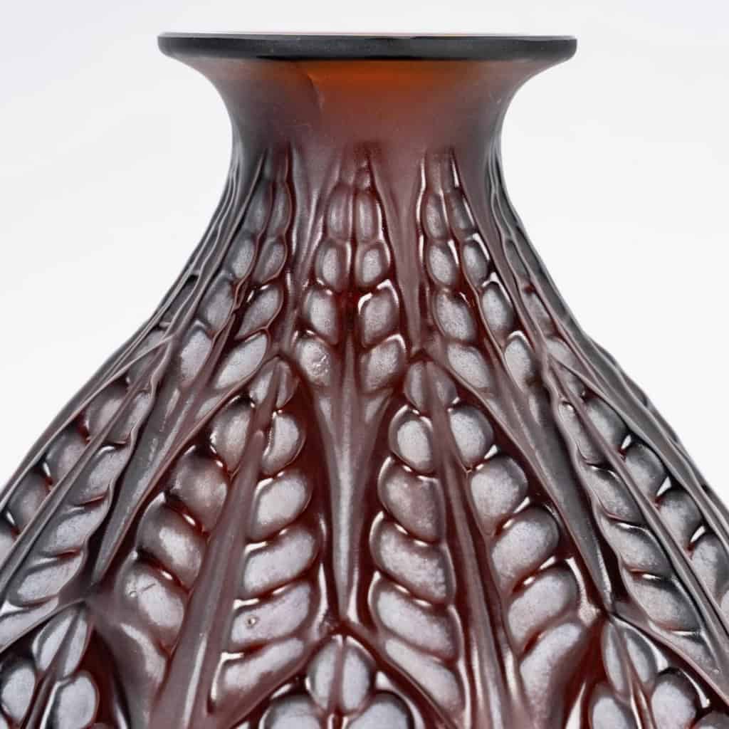Vase « Malesherbes » verre ambre foncé patiné blanc de René LALIQUE | Biron Vase "Malesherbes" verre ambre foncé patiné blanc de René LALIQUE