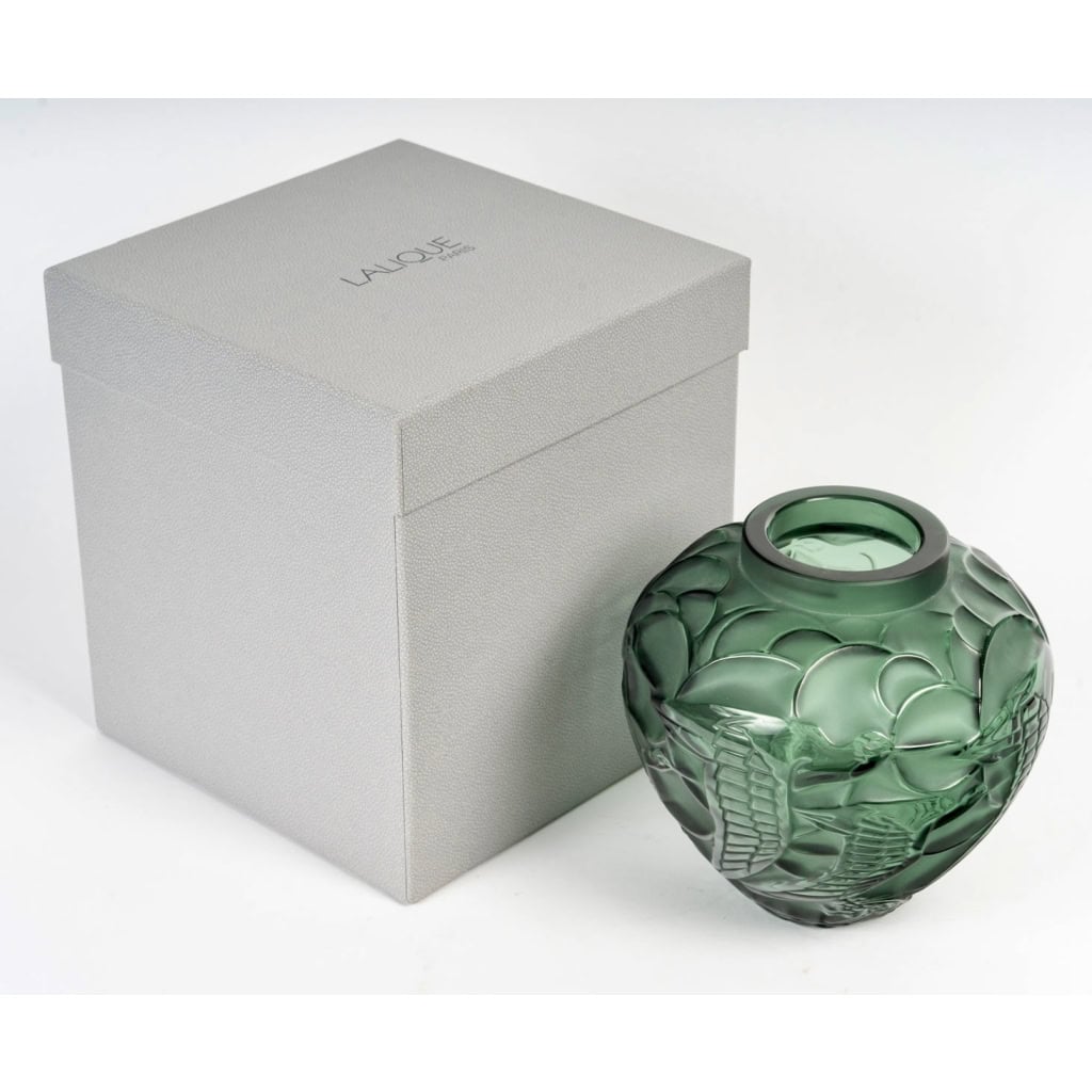 Vase « Courlis » cristal vert de LALIQUE FRANCE | Biron Vase "Courlis" cristal vert de LALIQUE FRANCE
