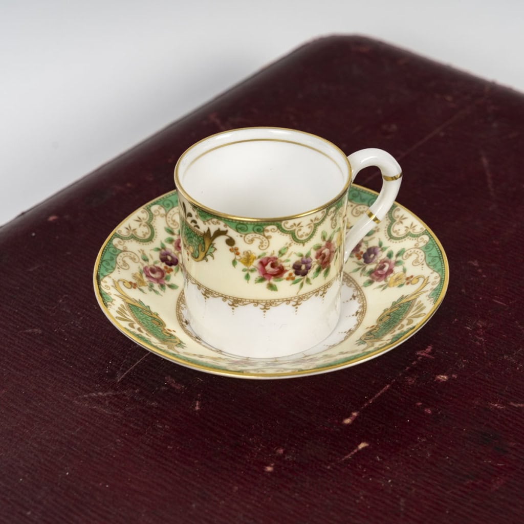 Coffret de tasses anglaises, Royal Worcester | Biron Coffret de tasses anglaises, Royal Worcester
