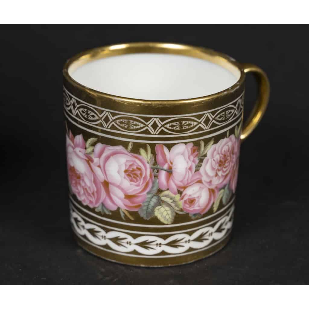 Tasse litron aux Roses XVIIIème, attribuée à Locré 1785 | Biron Tasse litron aux Roses XVIIIème, attribuée à Locré 1785