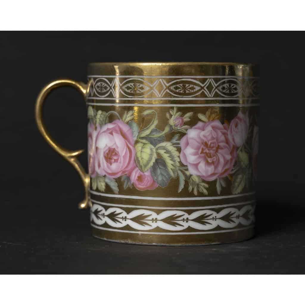 Tasse litron aux Roses XVIIIème, attribuée à Locré 1785 | Biron Tasse litron aux Roses XVIIIème, attribuée à Locré 1785