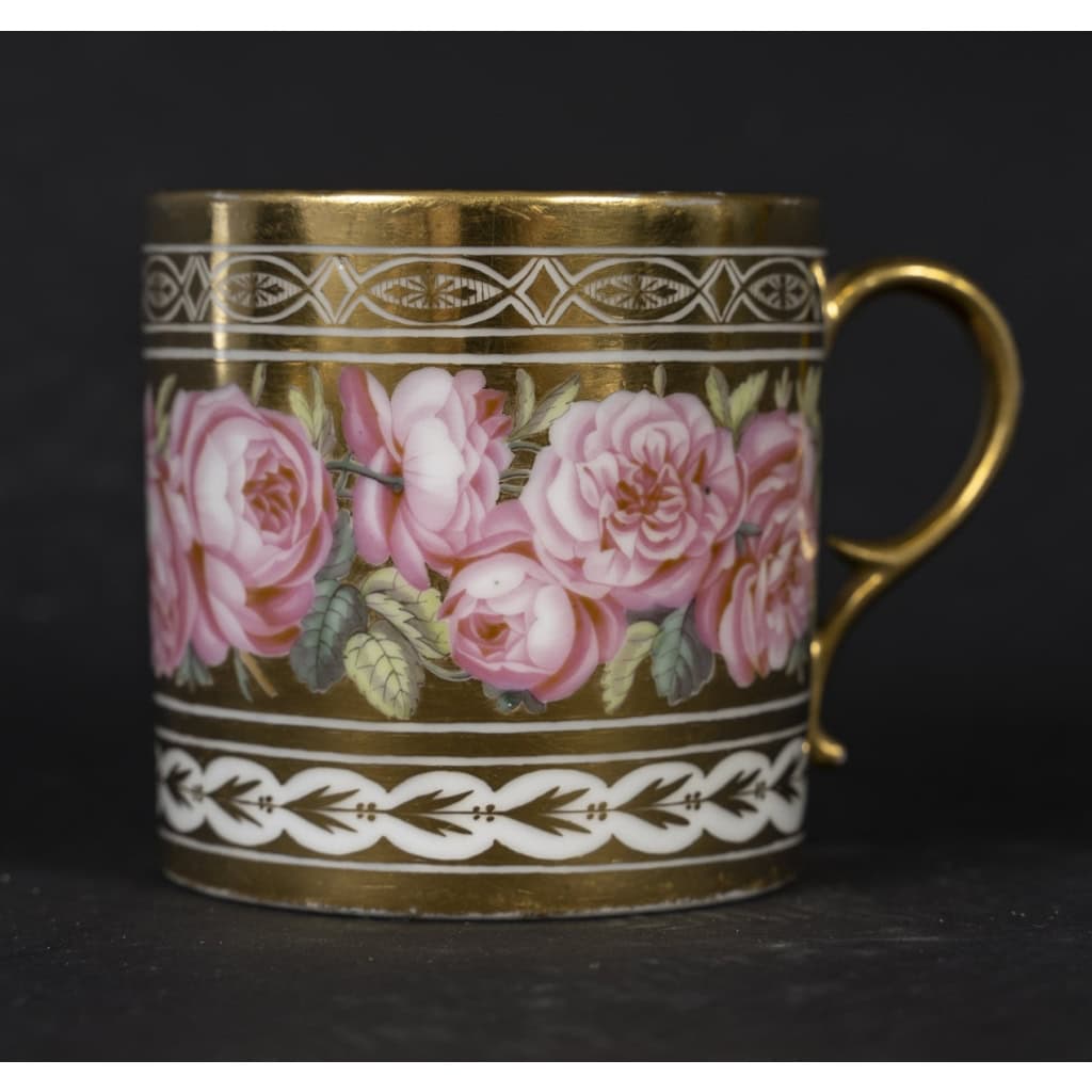 Tasse litron aux Roses XVIIIème, attribuée à Locré 1785 | Biron Tasse litron aux Roses XVIIIème, attribuée à Locré 1785