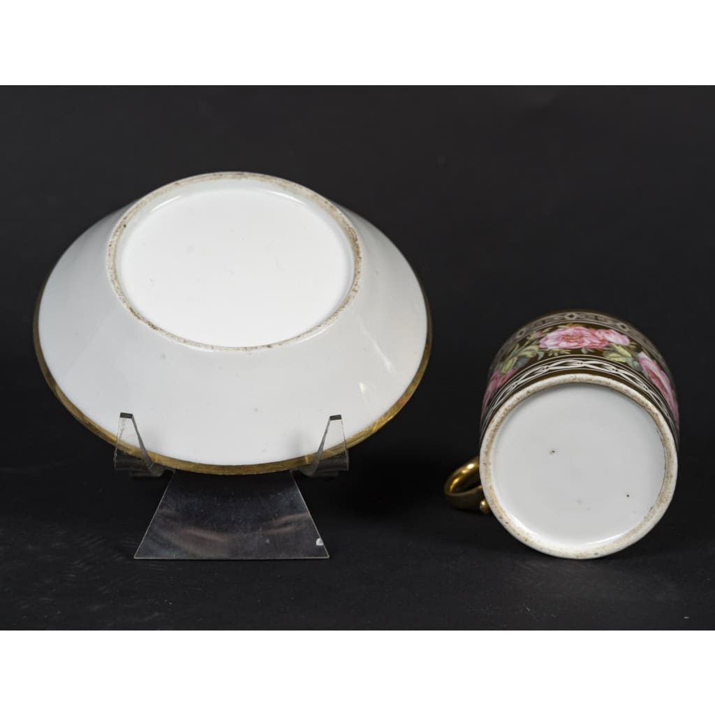 Tasse litron aux Roses XVIIIème, attribuée à Locré 1785 | Biron Tasse litron aux Roses XVIIIème, attribuée à Locré 1785