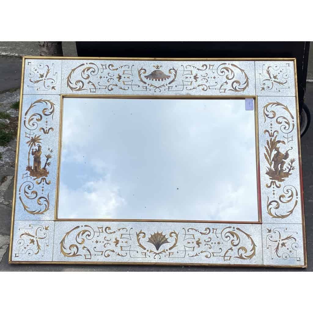 1960/70 Miroir Horizontal Aux Chinois Musiciens Décor Eglomisé Et Cadre Feuilles d’Or DLG Pansard | Biron 1960/70 Miroir Horizontal Aux Chinois Musiciens Décor Eglomisé Et Cadre Feuilles d’Or DLG Pansard