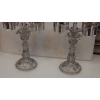 1880′ Paire de Chandeliers Baccarat Cristal Teinté Socles Bosses Rondes | Biron 1880′ Paire de Chandeliers Baccarat Cristal Teinté Socles Bosses Rondes