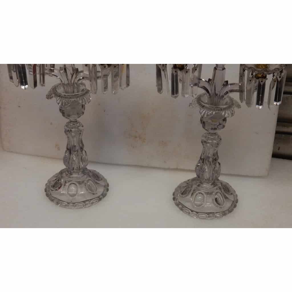 1880′ Paire de Chandeliers Baccarat Cristal Teinté Socles Bosses Rondes | Biron 1880′ Paire de Chandeliers Baccarat Cristal Teinté Socles Bosses Rondes
