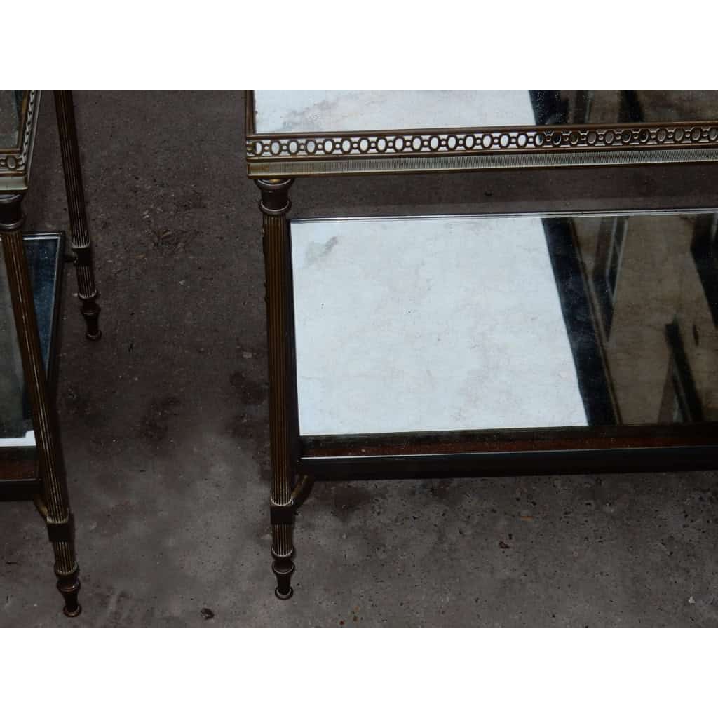 1970′ Paire de Bouts de Canapé Rectangulaires Maison Baguès Plateaux Miroirs Vieillis Avec Galeries Ajourées | Biron 1970′ Paire de Bouts de Canapé Rectangulaires Maison Baguès Plateaux Miroirs Vieillis Avec Galeries Ajourées