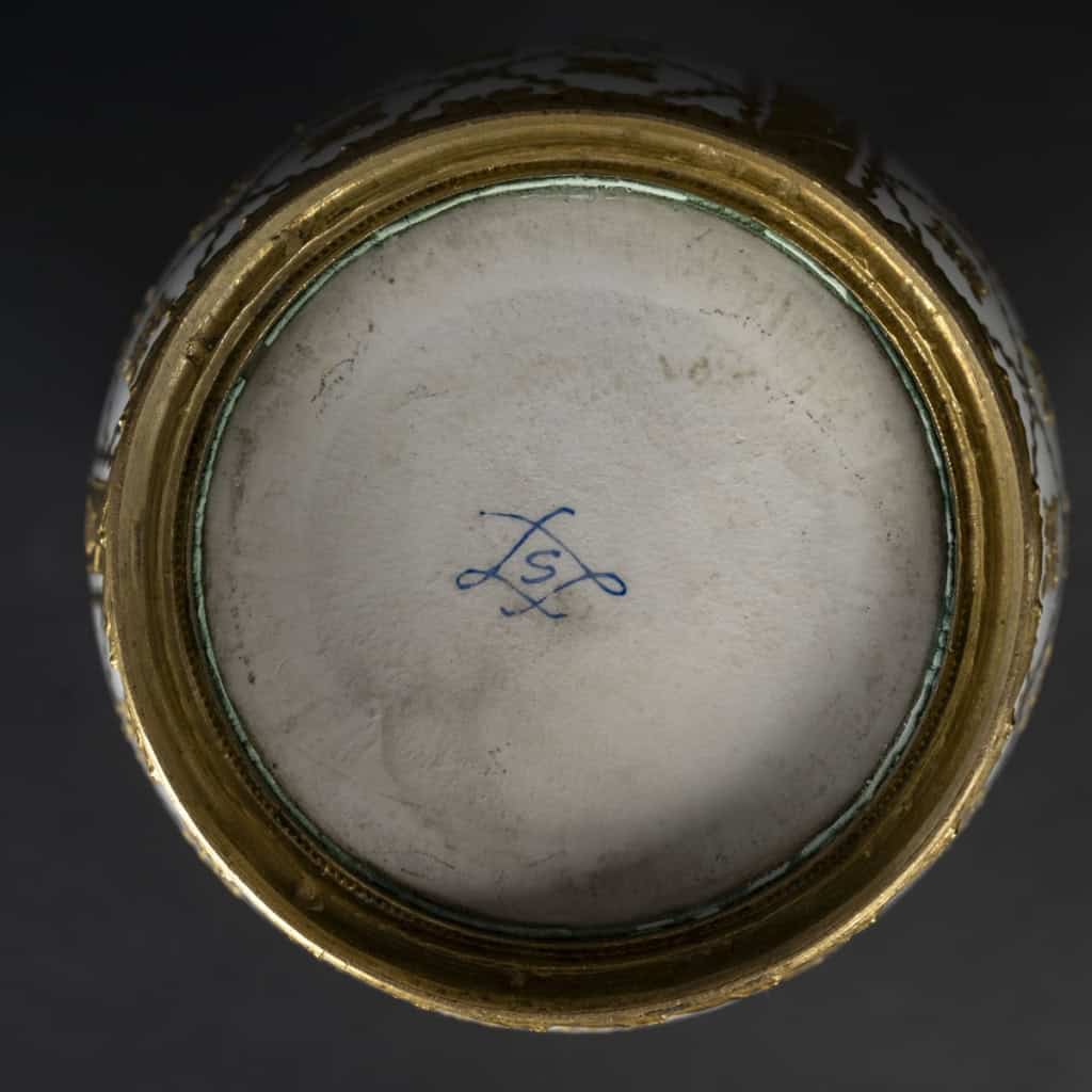 Vase blanc et or, XIXème siècle | Biron Vase blanc et or, XIXème siècle