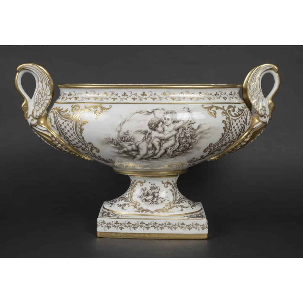 Grande coupe aux amours, Le Tallec, XVIIIème siècle | Biron Grande coupe aux amours, Le Tallec, XVIIIème siècle