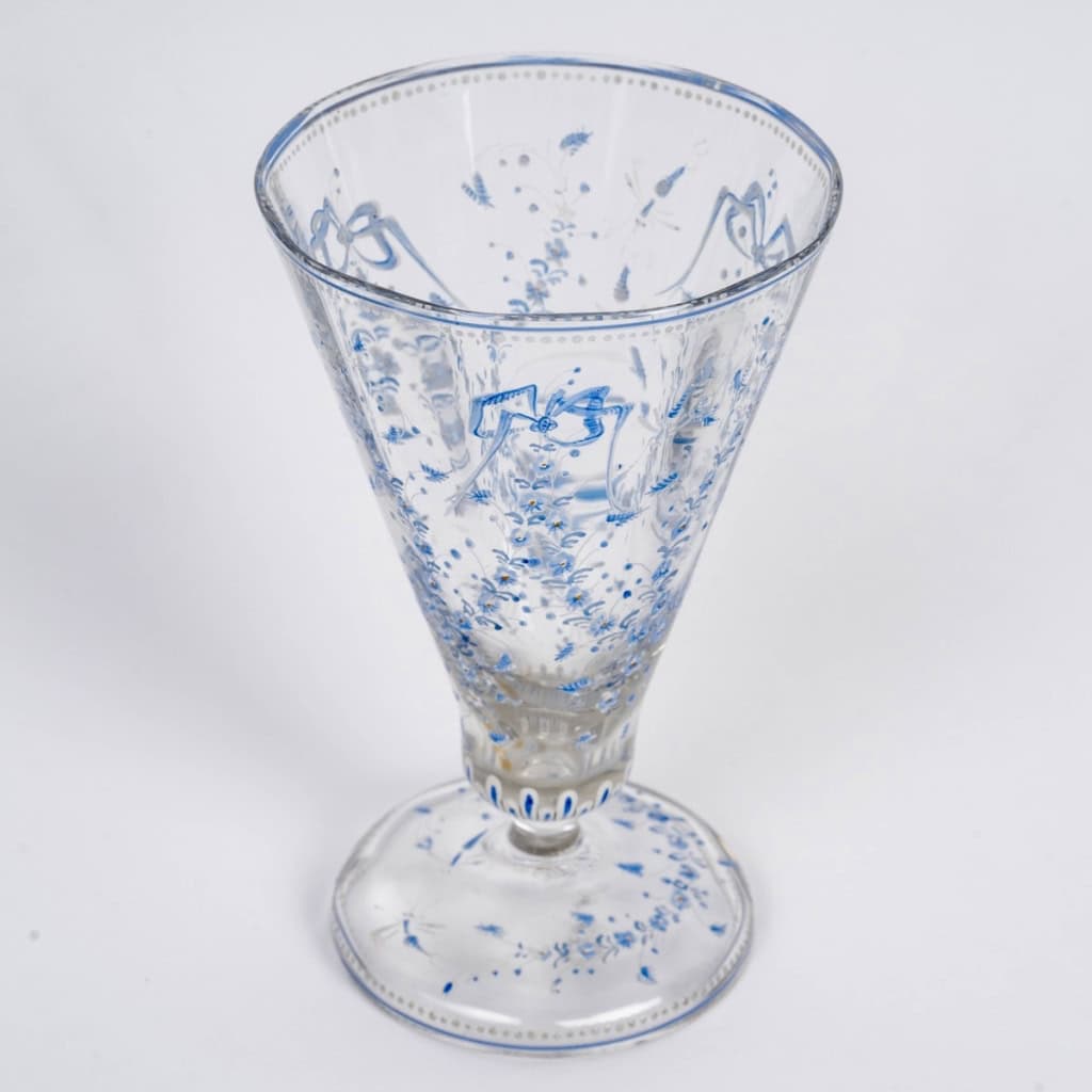 Vase Cornet "Libellules, Fleurettes et Nœuds" verre blanc émaillé bleu et blanc d'Emile GALLE