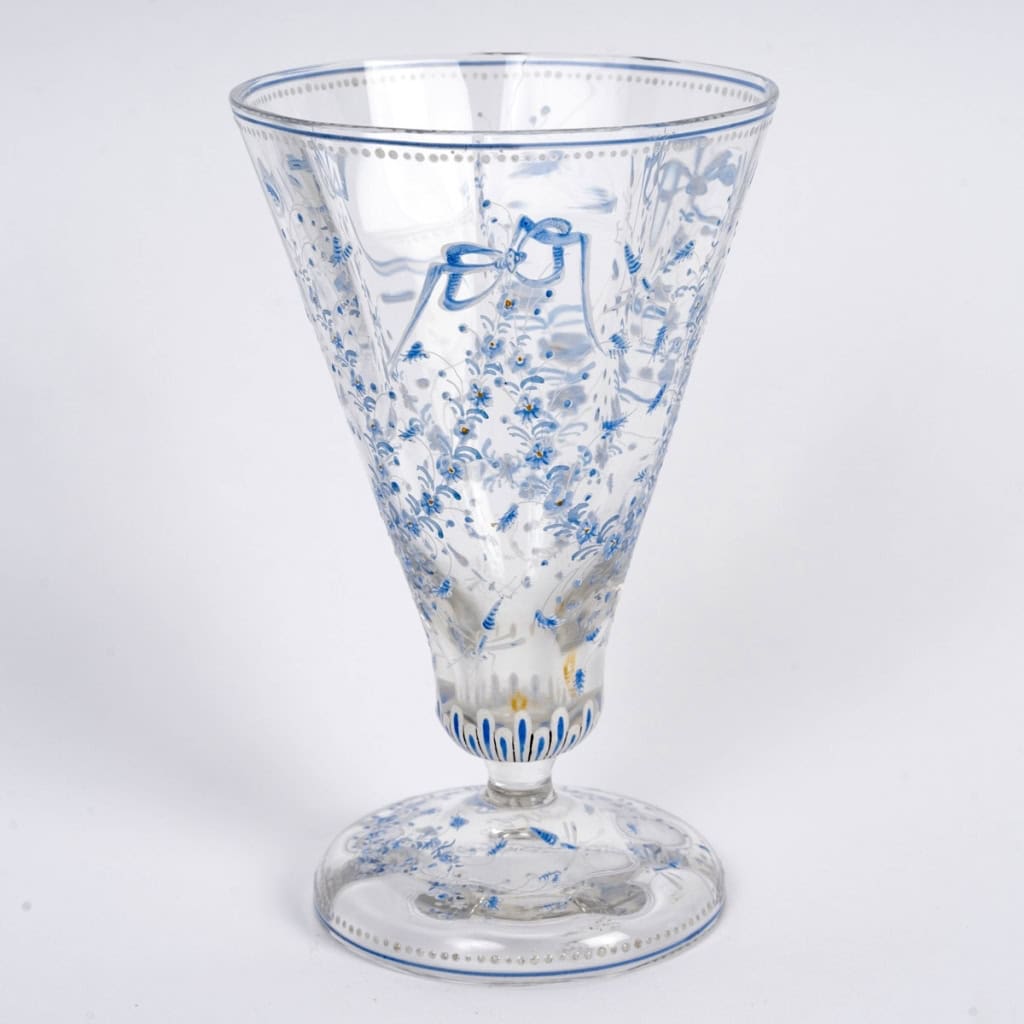 Vase Cornet "Libellules, Fleurettes et Nœuds" verre blanc émaillé bleu et blanc d'Emile GALLE