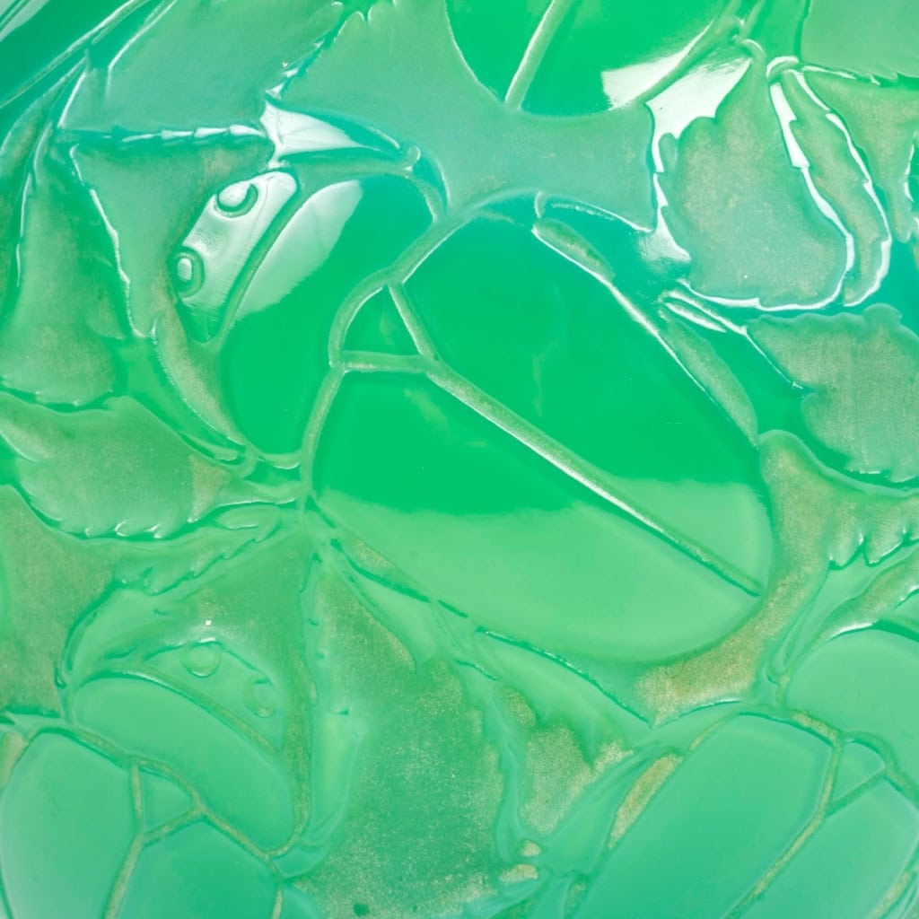 Vase « Gros Scarabées » verre vert jade de René LALIQUE | Biron Vase "Gros Scarabées" verre vert jade de René LALIQUE