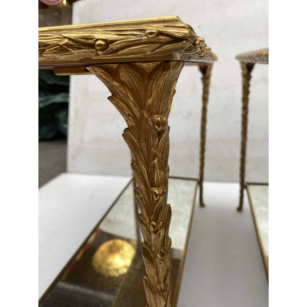 1970′ Paire De Bouts De Canapé Maison Charles , Jansen Ou Baguès Décor Palmier en Bronze Doré avec Plateaux Miroirs Vieillis