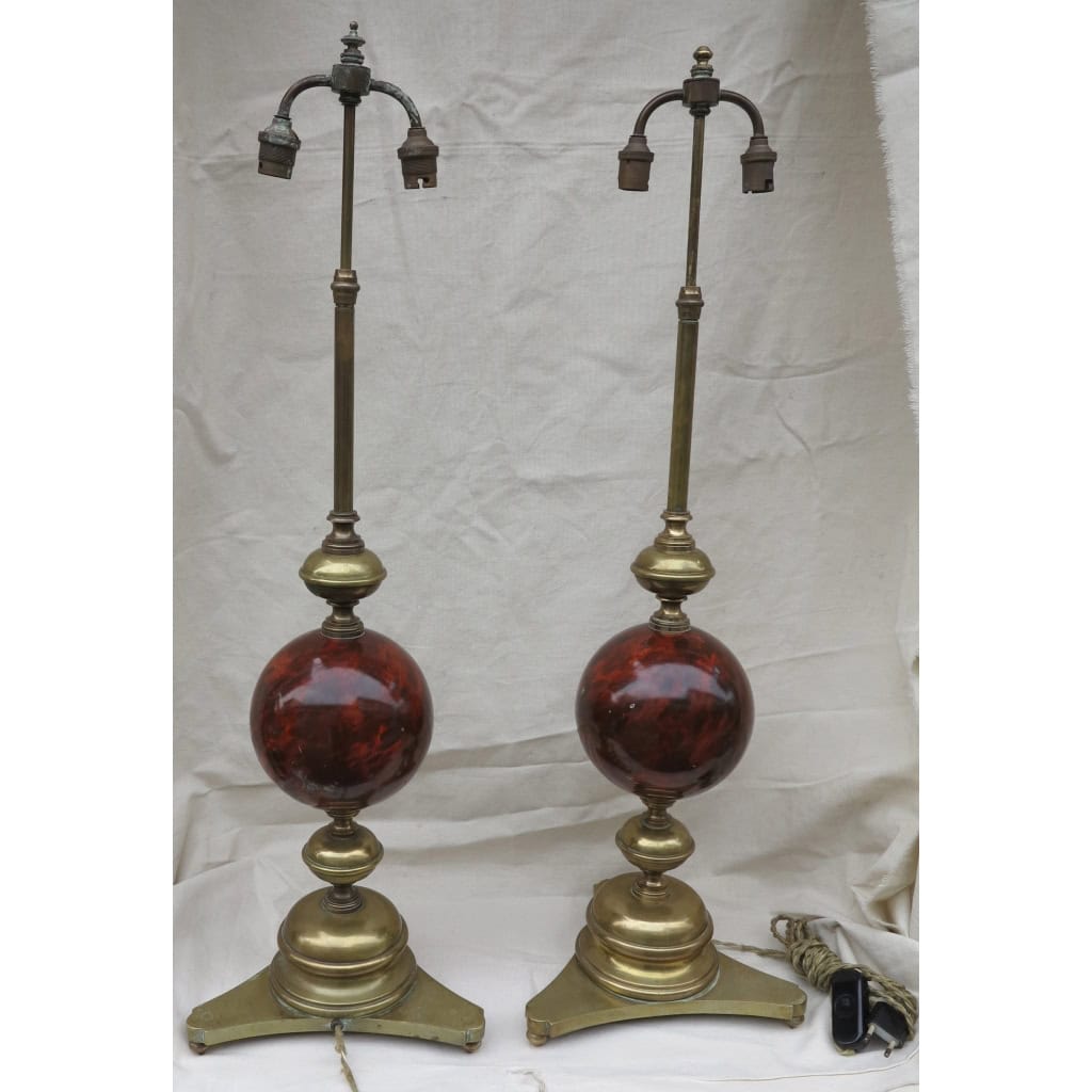 1890′ Paire de Lampes Bronze et Boules en Fer Peint en Faux Marbre Griotte | Biron |||||||