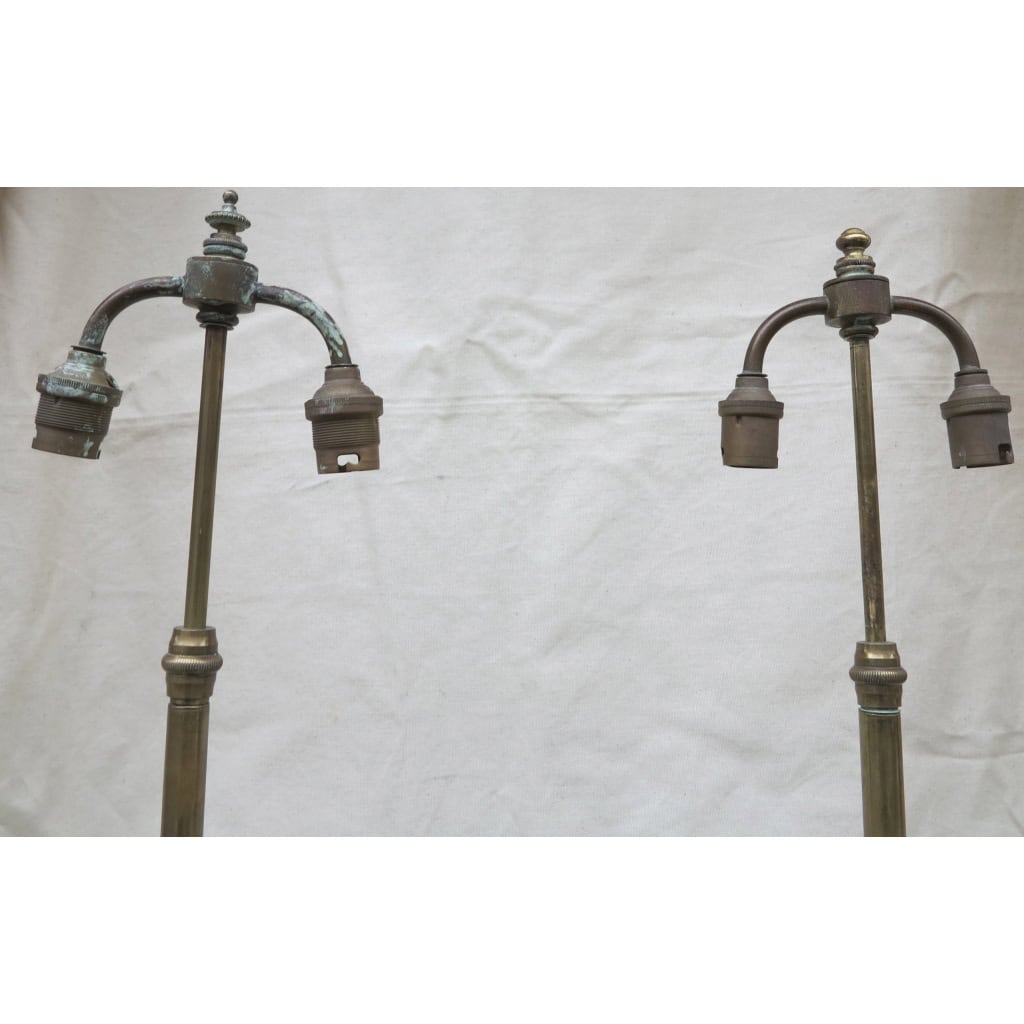 1890′ Paire de Lampes Bronze et Boules en Fer Peint en Faux Marbre Griotte | Biron 1890′ Paire de Lampes Bronze et Boules en Fer Peint en Faux Marbre Griotte
