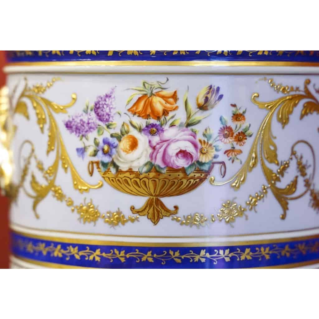 Le Tallec, Paire de grands Cache-pots « Baron Jourdan bleu » | Biron Le Tallec, Paire de grands Cache-pots "Baron Jourdan bleu"