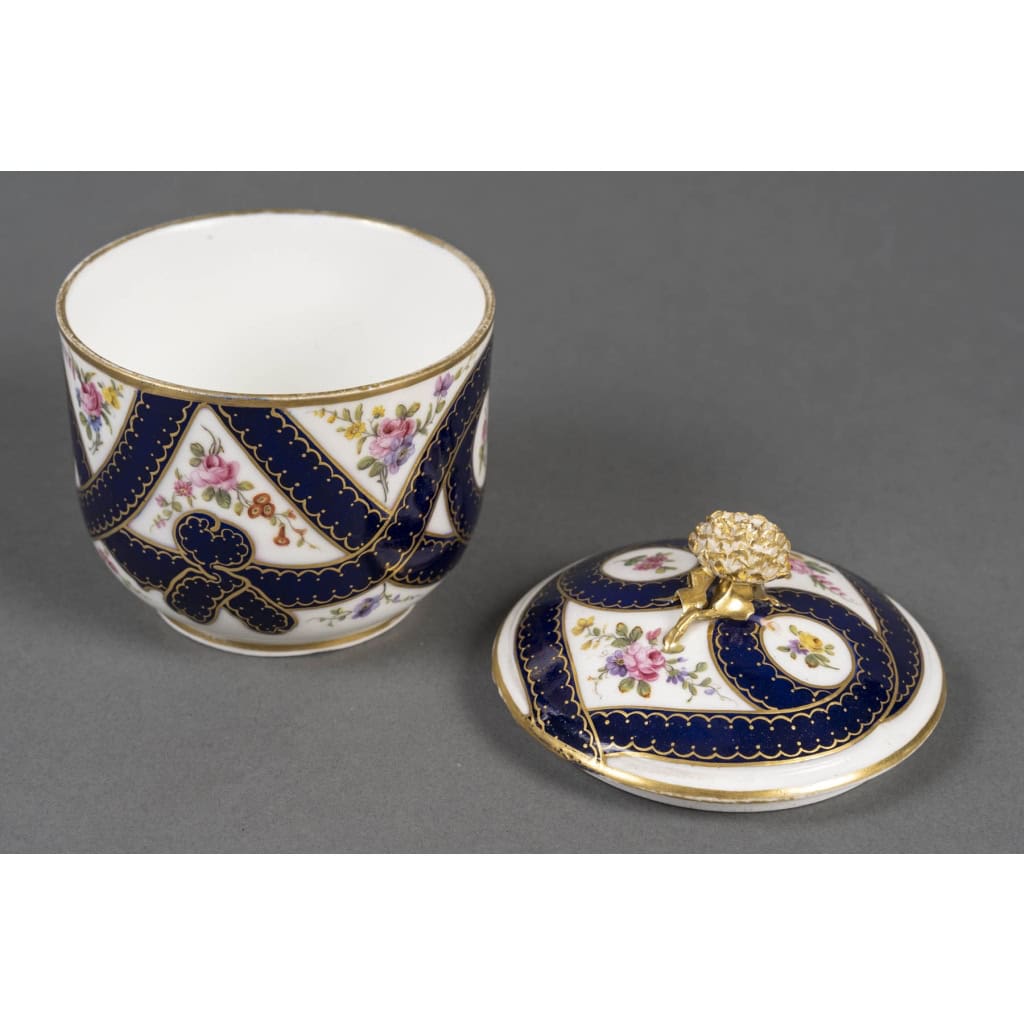 Sèvres Pot Couvert, 1766 | Biron Sèvres Pot Couvert, 1766