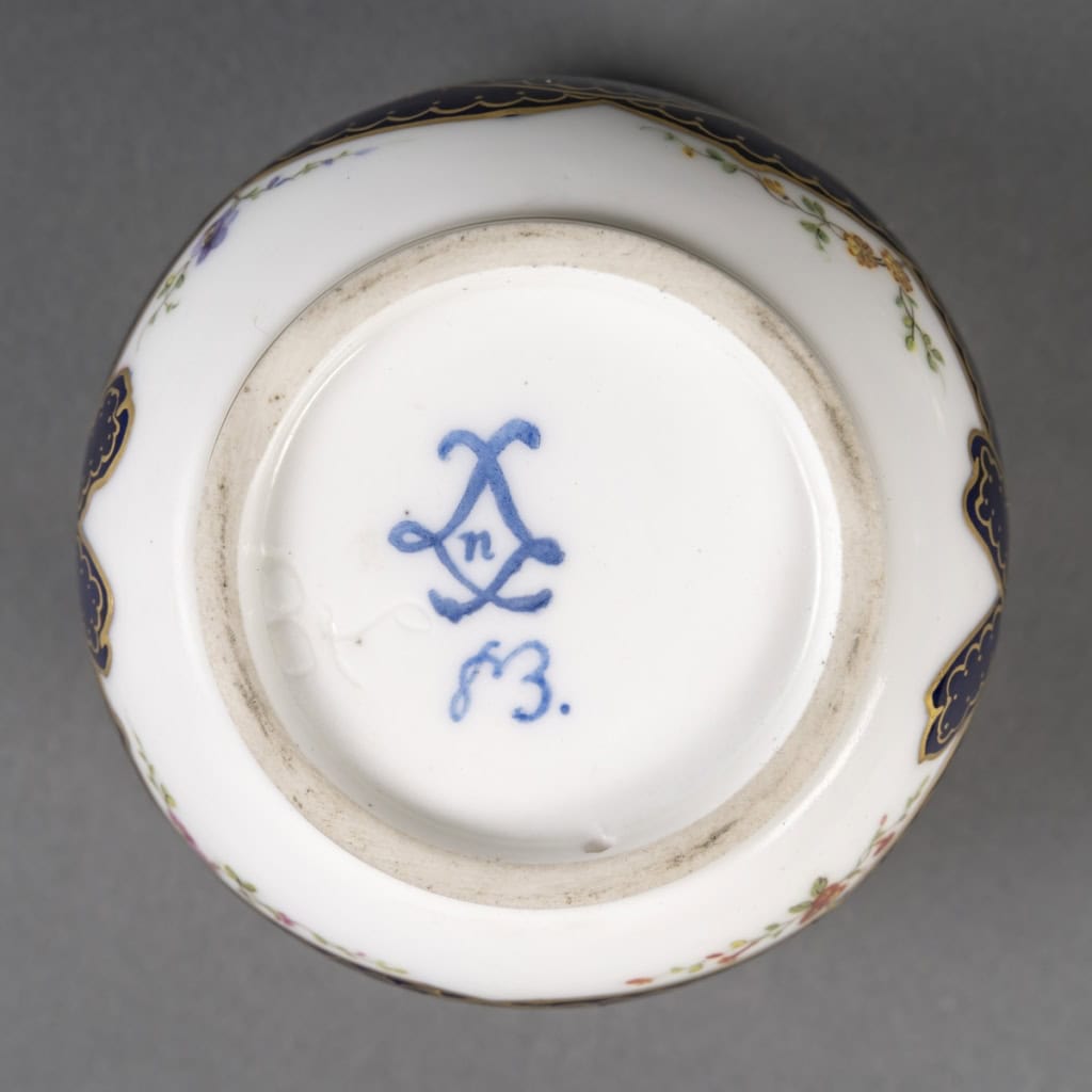 Sèvres Pot Couvert, 1766 | Biron Sèvres Pot Couvert, 1766