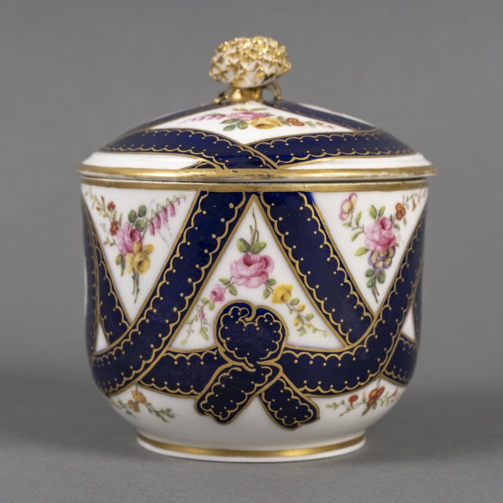 Sèvres Pot Couvert, 1766 | Biron Sèvres Pot Couvert, 1766