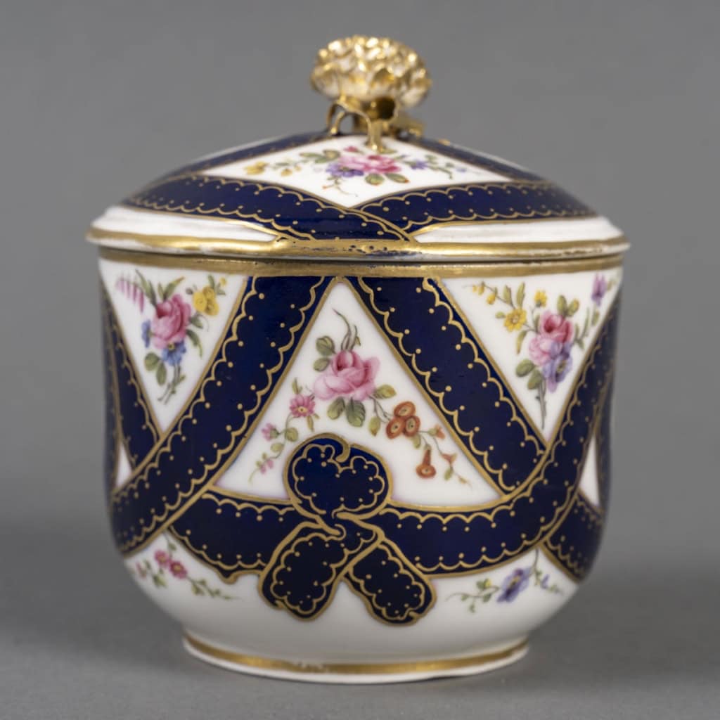 Sèvres Pot Couvert, 1766 | Biron Sèvres Pot Couvert, 1766