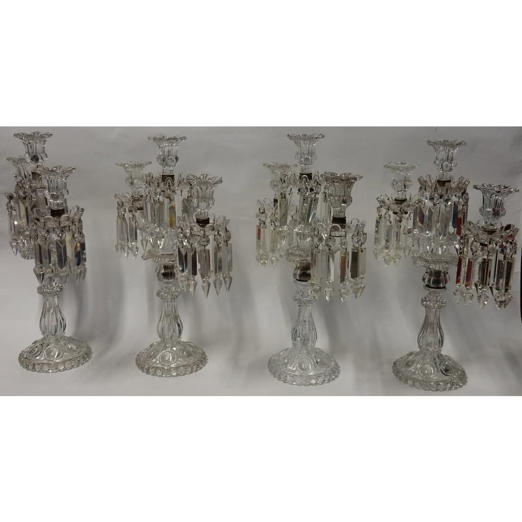 1950′ Série de 4 Chandeliers Avec 2 Branches Socles Perlés Et Signés En Relief BACCARAT | Biron |||||||||